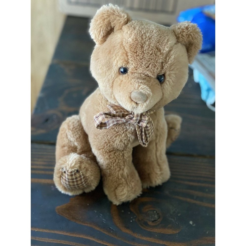 1984 R. DAKIN & CO. BROWN PLUSH STUFFED SEATED SITTING BEAR PLAID FEET SCARF